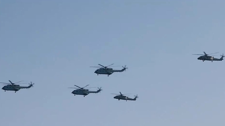 习近平等为受表彰的全国“两优一先”代表颁奖