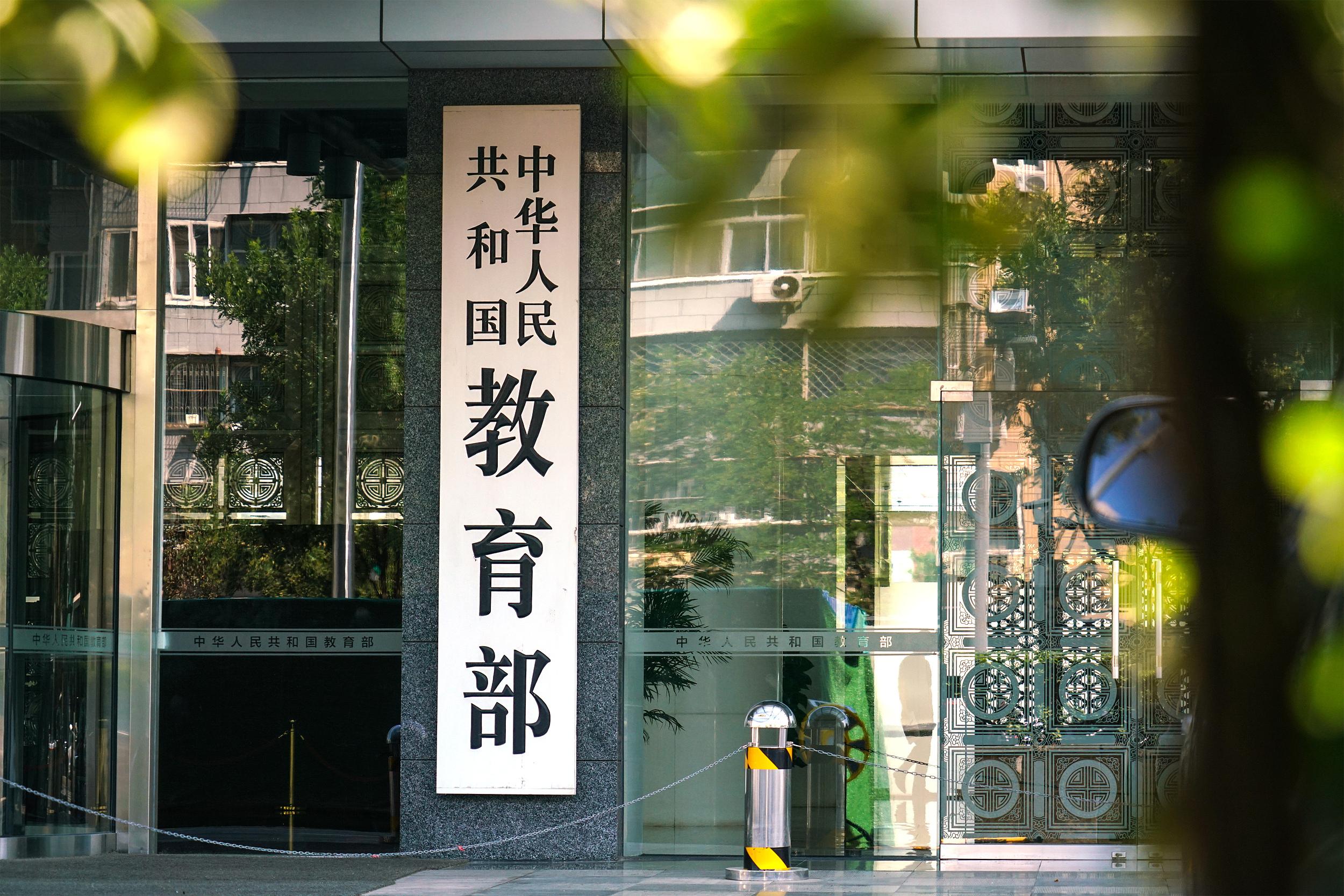 提出“建设有中国特色的社会主义”(伟大征程)