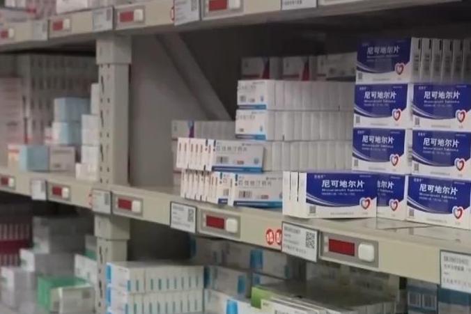 吴镇宇晒费曼王嘉尔合照
